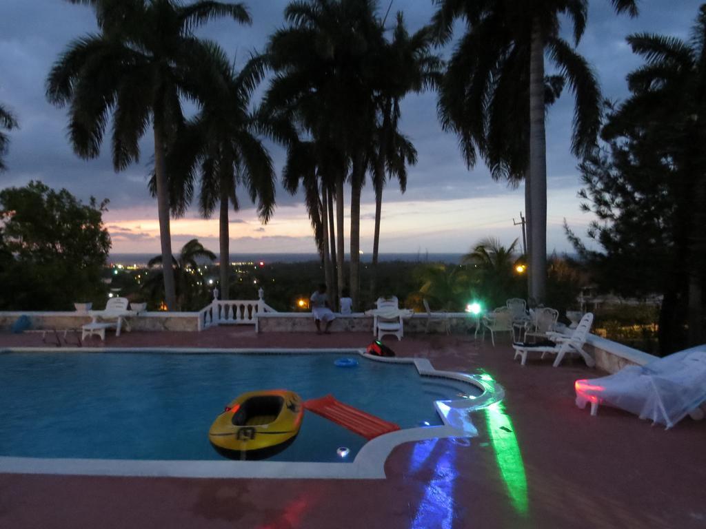 The Retreat @ A Piece Of Paradise Bed & Breakfast Montego Bay Room photo