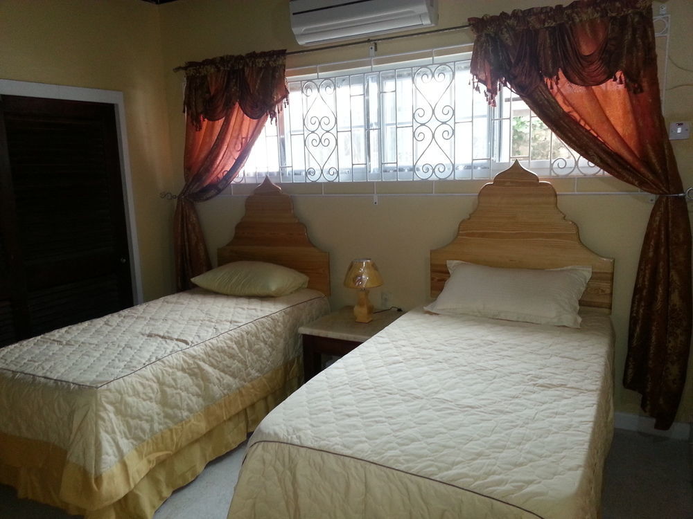 The Retreat @ A Piece Of Paradise Bed & Breakfast Montego Bay Exterior photo
