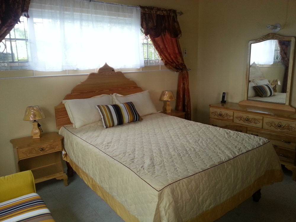 The Retreat @ A Piece Of Paradise Bed & Breakfast Montego Bay Exterior photo